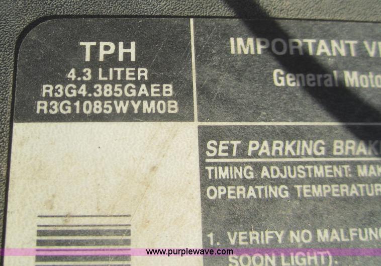 image for item B5622 1994 Chevrolet K1500 extended cab pickup truck