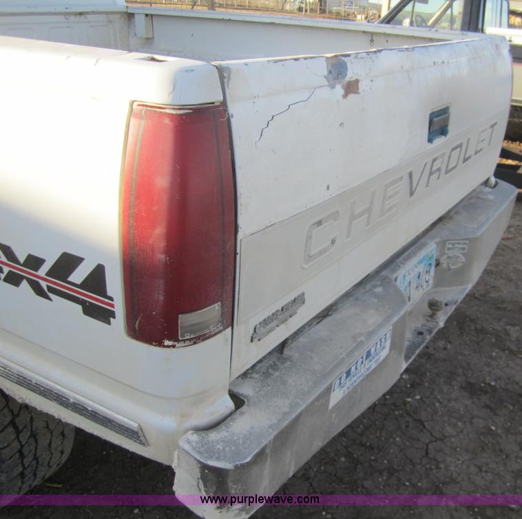 image for item B5622 1994 Chevrolet K1500 extended cab pickup truck