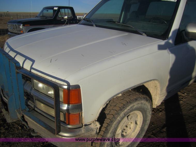 image for item B5622 1994 Chevrolet K1500 extended cab pickup truck