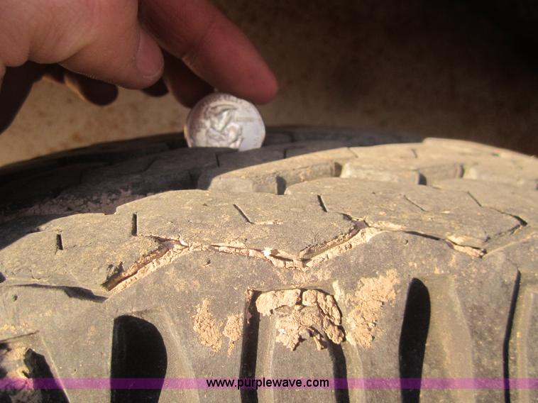 image for item B5624 1984 Supreme 28' gooseneck trailer