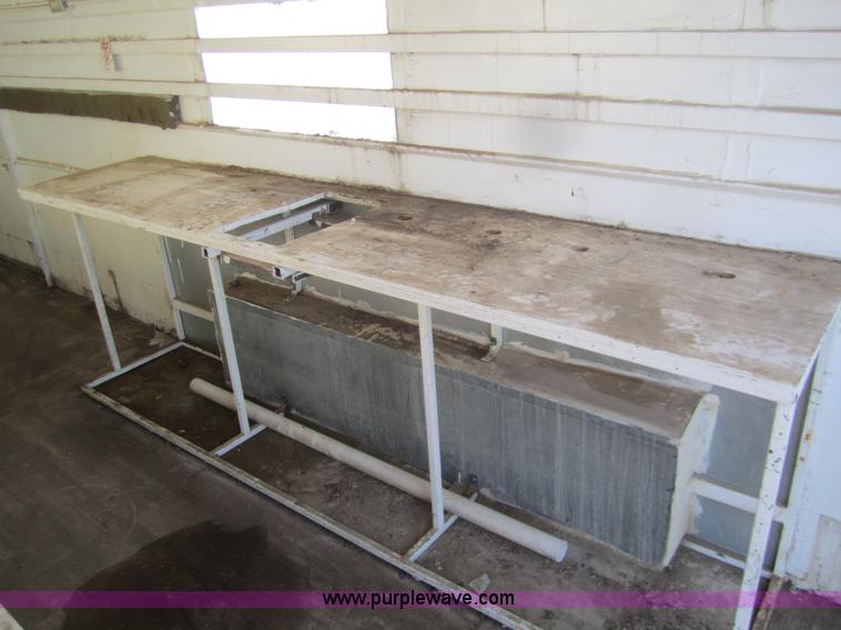 image for item B5624 1984 Supreme 28' gooseneck trailer