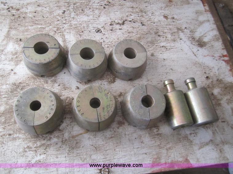 image for item B5624 1984 Supreme 28' gooseneck trailer