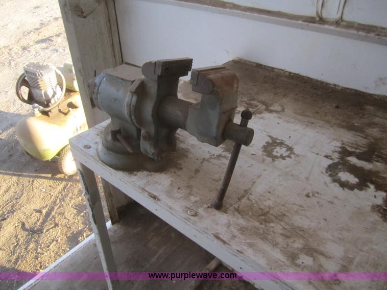 image for item B5624 1984 Supreme 28' gooseneck trailer