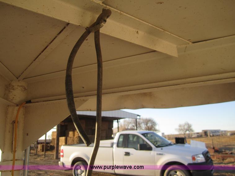 image for item B5624 1984 Supreme 28' gooseneck trailer