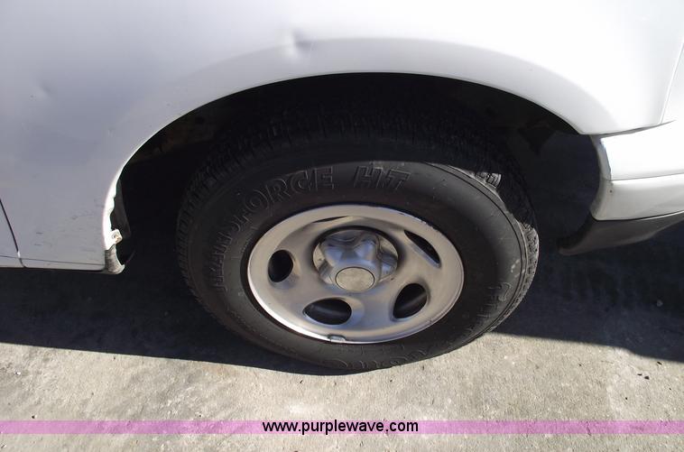 image for item B6139 1999 Ford F150 XL pickup truck