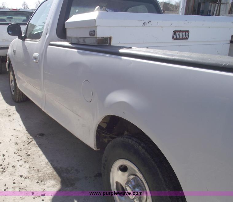 image for item B6139 1999 Ford F150 XL pickup truck