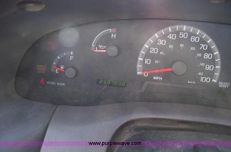 image for item B6139 1999 Ford F150 XL pickup truck