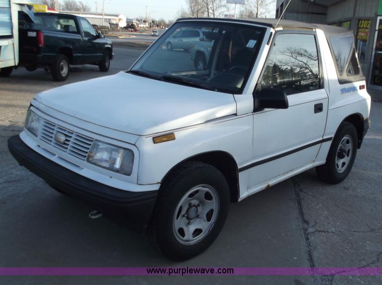 image for item B6149 1994 Geo Tracker convertible