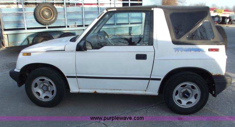 image for item B6149 1994 Geo Tracker convertible