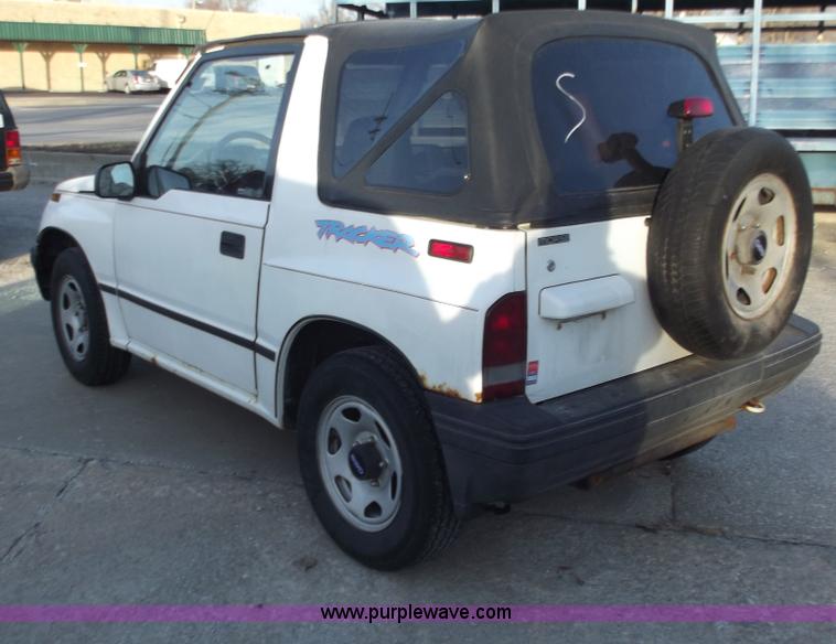 image for item B6149 1994 Geo Tracker convertible