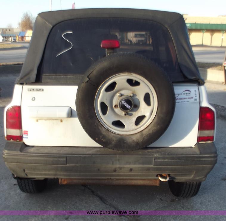 image for item B6149 1994 Geo Tracker convertible