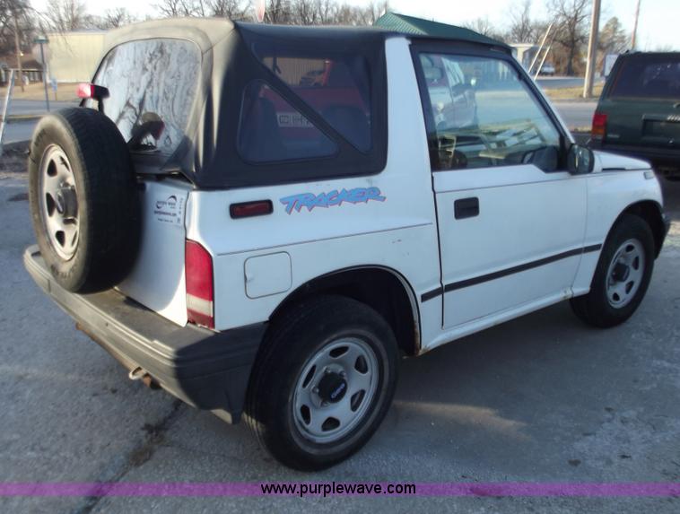 image for item B6149 1994 Geo Tracker convertible