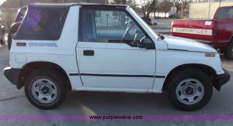 image for item B6149 1994 Geo Tracker convertible