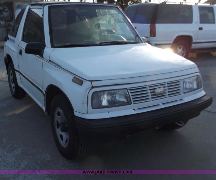 image for item B6149 1994 Geo Tracker convertible