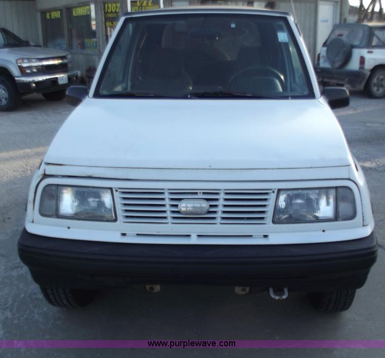 image for item B6149 1994 Geo Tracker convertible
