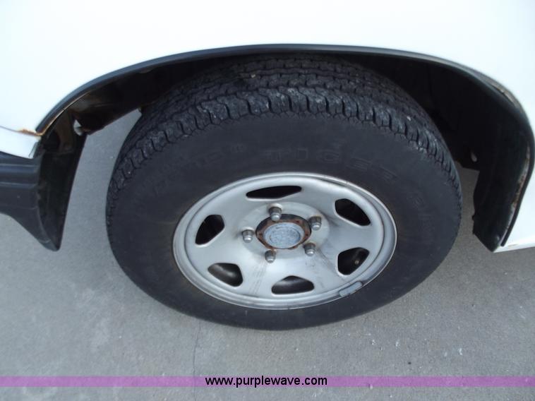 image for item B6149 1994 Geo Tracker convertible