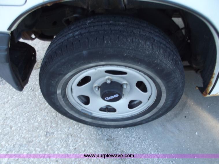 image for item B6149 1994 Geo Tracker convertible