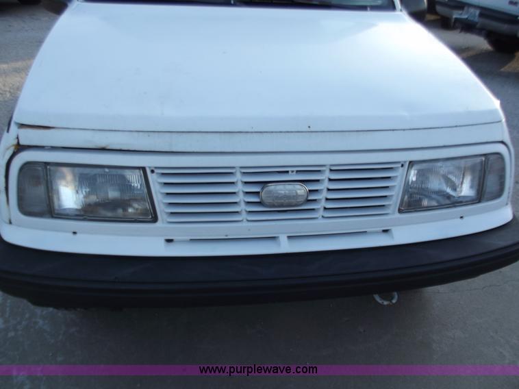 image for item B6149 1994 Geo Tracker convertible