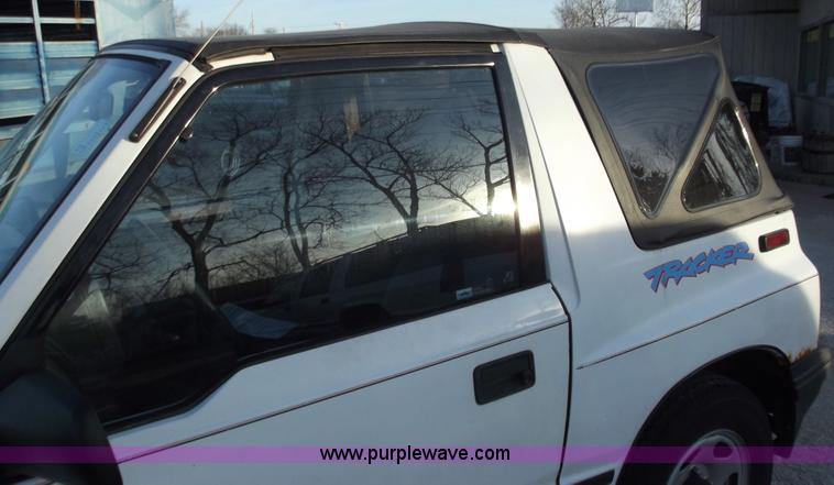 image for item B6149 1994 Geo Tracker convertible