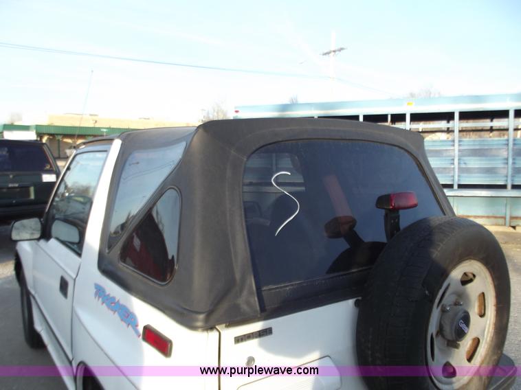 image for item B6149 1994 Geo Tracker convertible
