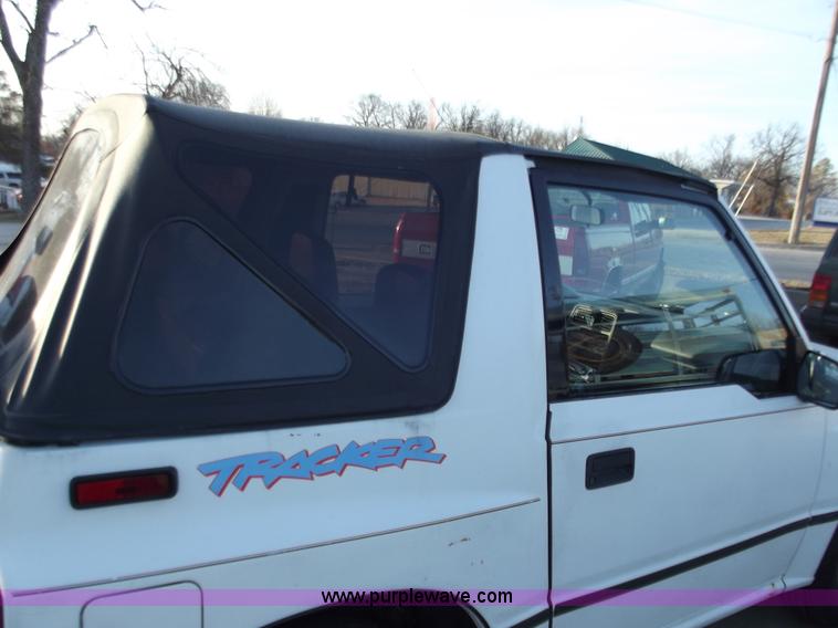 image for item B6149 1994 Geo Tracker convertible