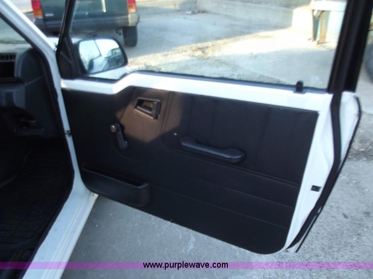 image for item B6149 1994 Geo Tracker convertible