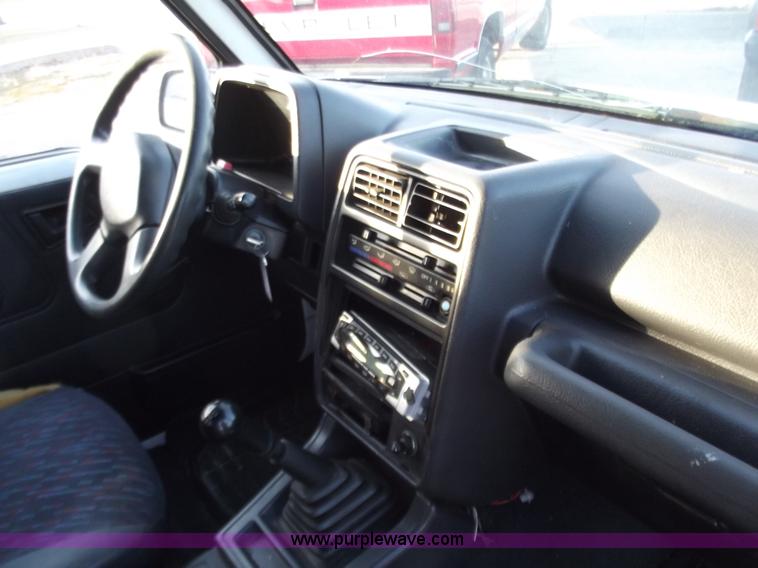 image for item B6149 1994 Geo Tracker convertible