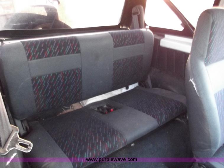 image for item B6149 1994 Geo Tracker convertible