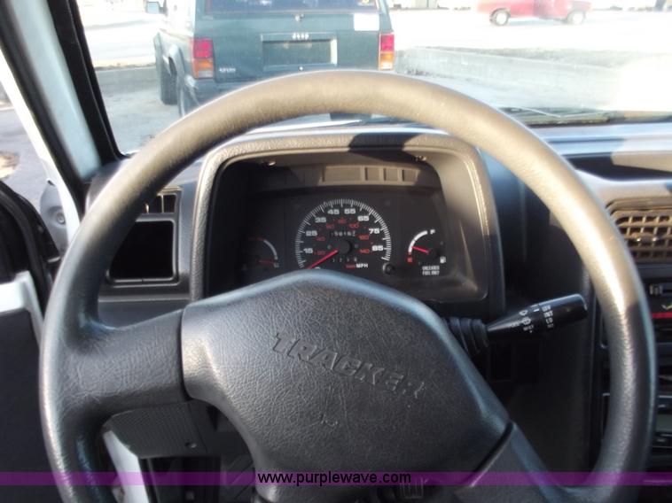 image for item B6149 1994 Geo Tracker convertible