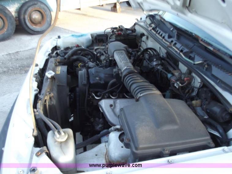 image for item B6149 1994 Geo Tracker convertible