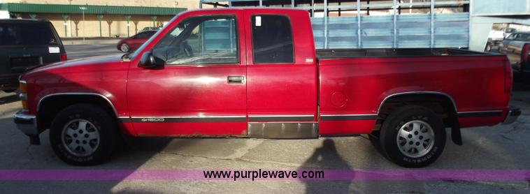 image for item B6150 1995 Chevrolet 1500 extended cab pickup truck