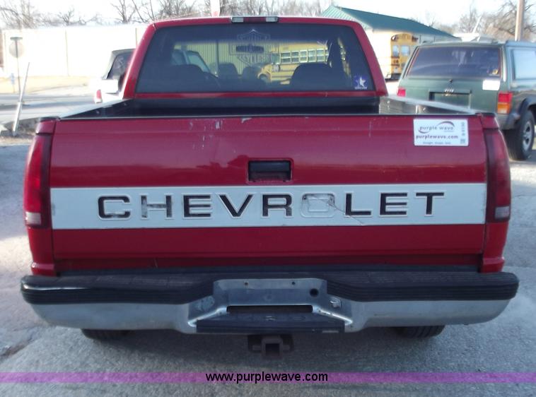 image for item B6150 1995 Chevrolet 1500 extended cab pickup truck