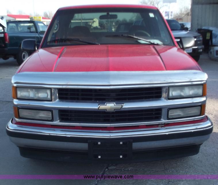 image for item B6150 1995 Chevrolet 1500 extended cab pickup truck