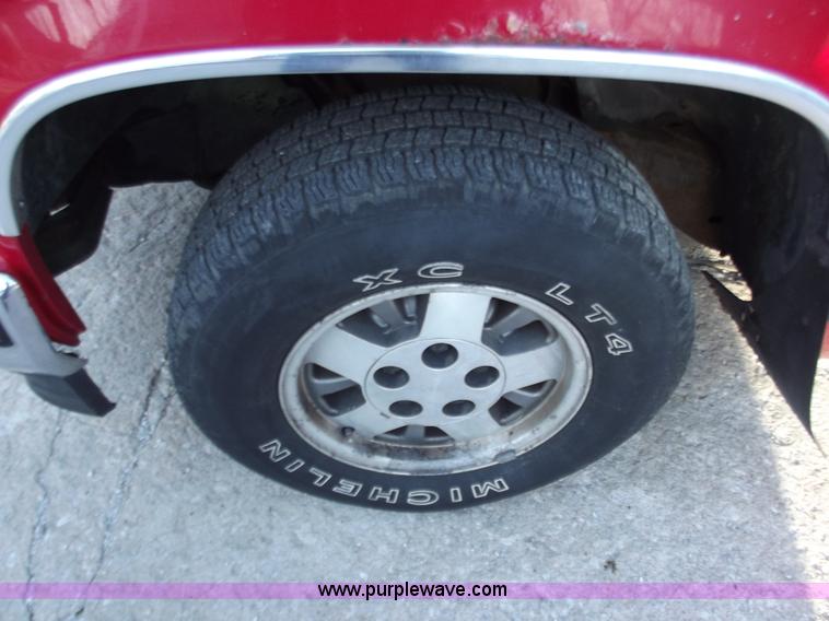 image for item B6150 1995 Chevrolet 1500 extended cab pickup truck