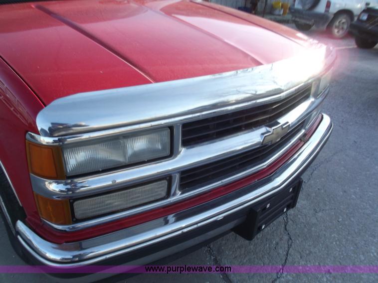image for item B6150 1995 Chevrolet 1500 extended cab pickup truck