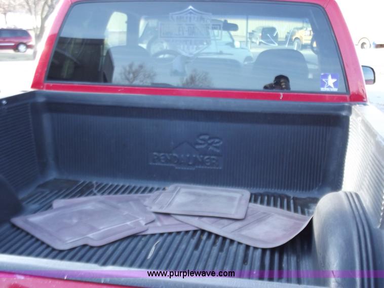 image for item B6150 1995 Chevrolet 1500 extended cab pickup truck