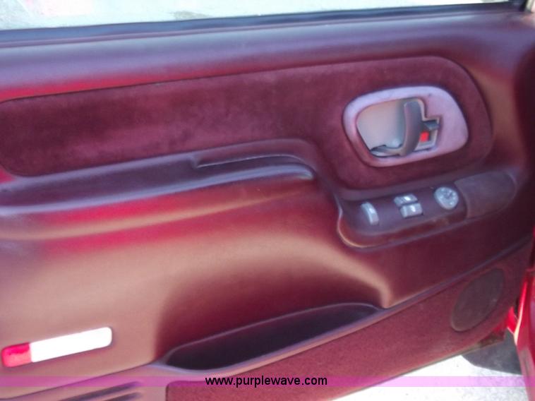 image for item B6150 1995 Chevrolet 1500 extended cab pickup truck