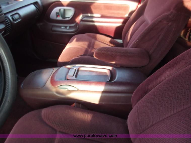 image for item B6150 1995 Chevrolet 1500 extended cab pickup truck