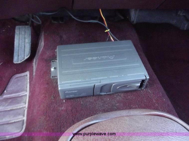 image for item B6150 1995 Chevrolet 1500 extended cab pickup truck