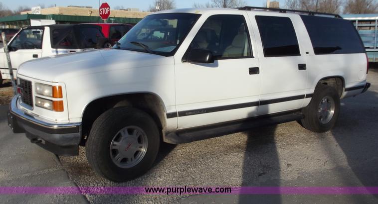 image for item B6151 1999 GMC Suburban 1500 SLT SUV