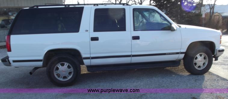 image for item B6151 1999 GMC Suburban 1500 SLT SUV
