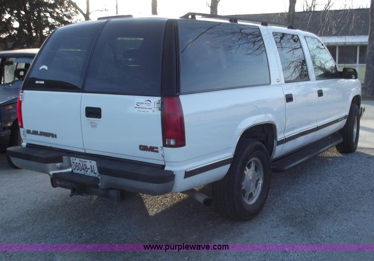 image for item B6151 1999 GMC Suburban 1500 SLT SUV