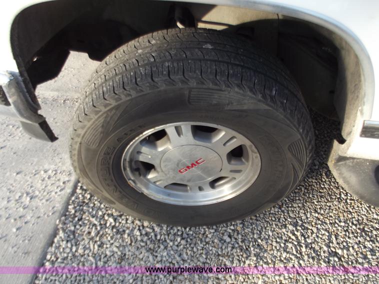 image for item B6151 1999 GMC Suburban 1500 SLT SUV