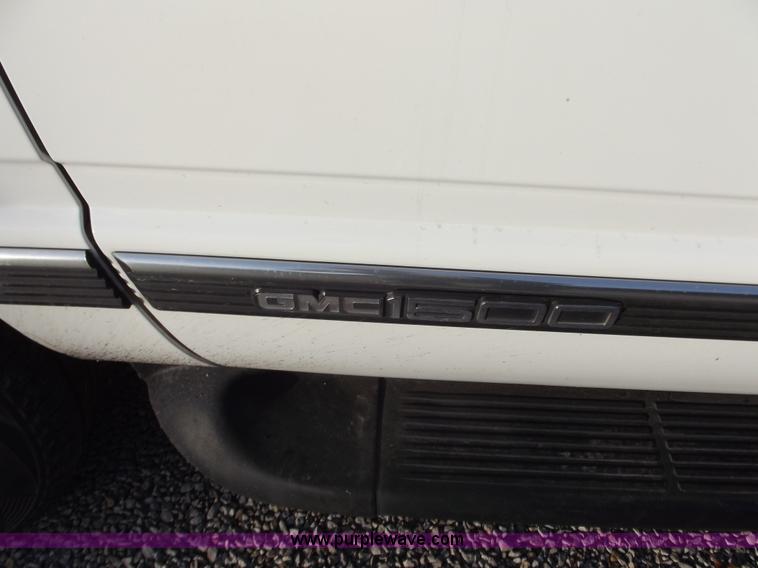 image for item B6151 1999 GMC Suburban 1500 SLT SUV