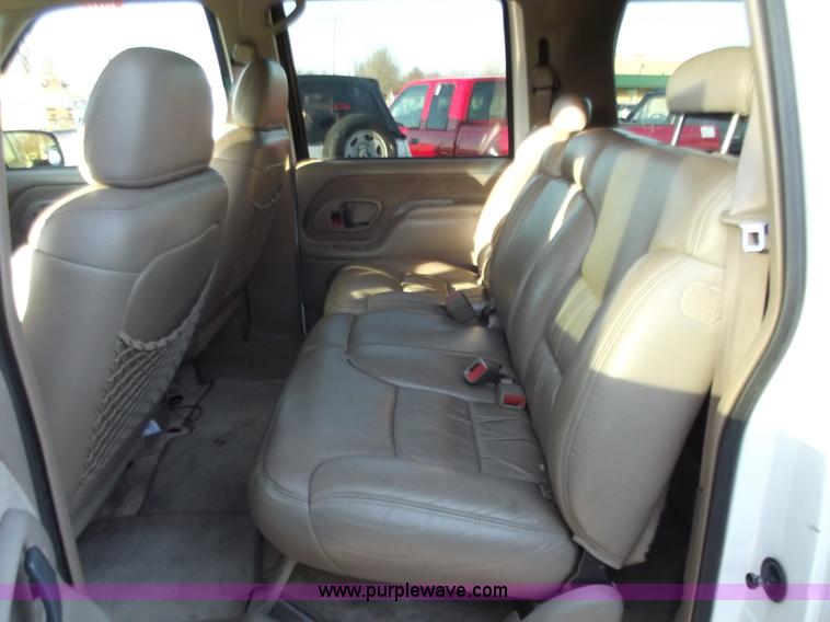 image for item B6151 1999 GMC Suburban 1500 SLT SUV