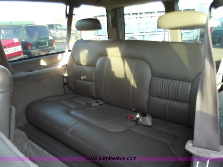 image for item B6151 1999 GMC Suburban 1500 SLT SUV