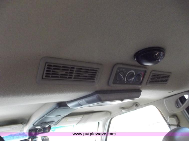 image for item B6151 1999 GMC Suburban 1500 SLT SUV