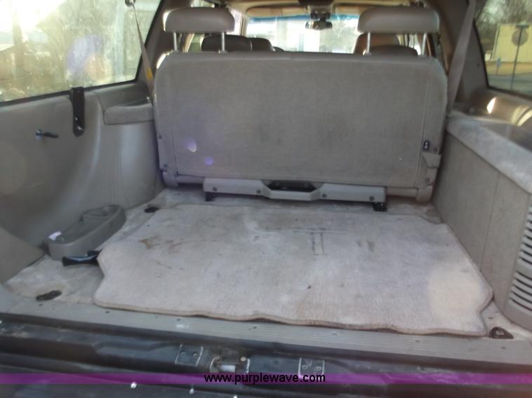 image for item B6151 1999 GMC Suburban 1500 SLT SUV