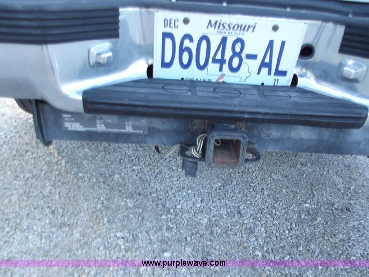 image for item B6151 1999 GMC Suburban 1500 SLT SUV