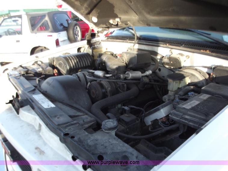 image for item B6151 1999 GMC Suburban 1500 SLT SUV